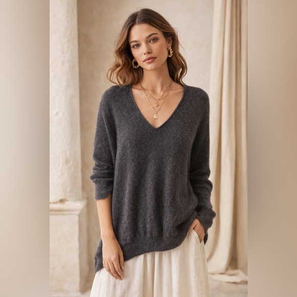 Bloomingdale's Sweaters - Bloomingdale’s Cashmere 100% V-Neck Asymmetrical Sweater Gray , size Large